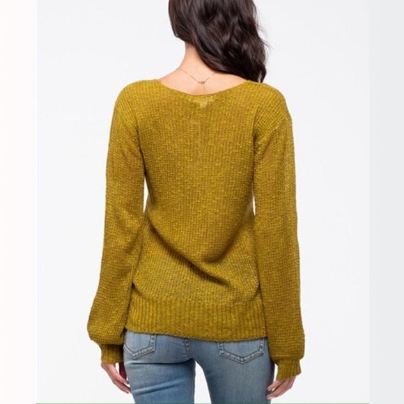 Blu Pepper Twist-Front Knit Sweater Kiwi - Picture 2 of 4